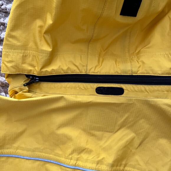 Performance GORE-TEX Cycling Jacket – Men’s Large-Yellow/black – Made in Canada - Picture 5 of 10
